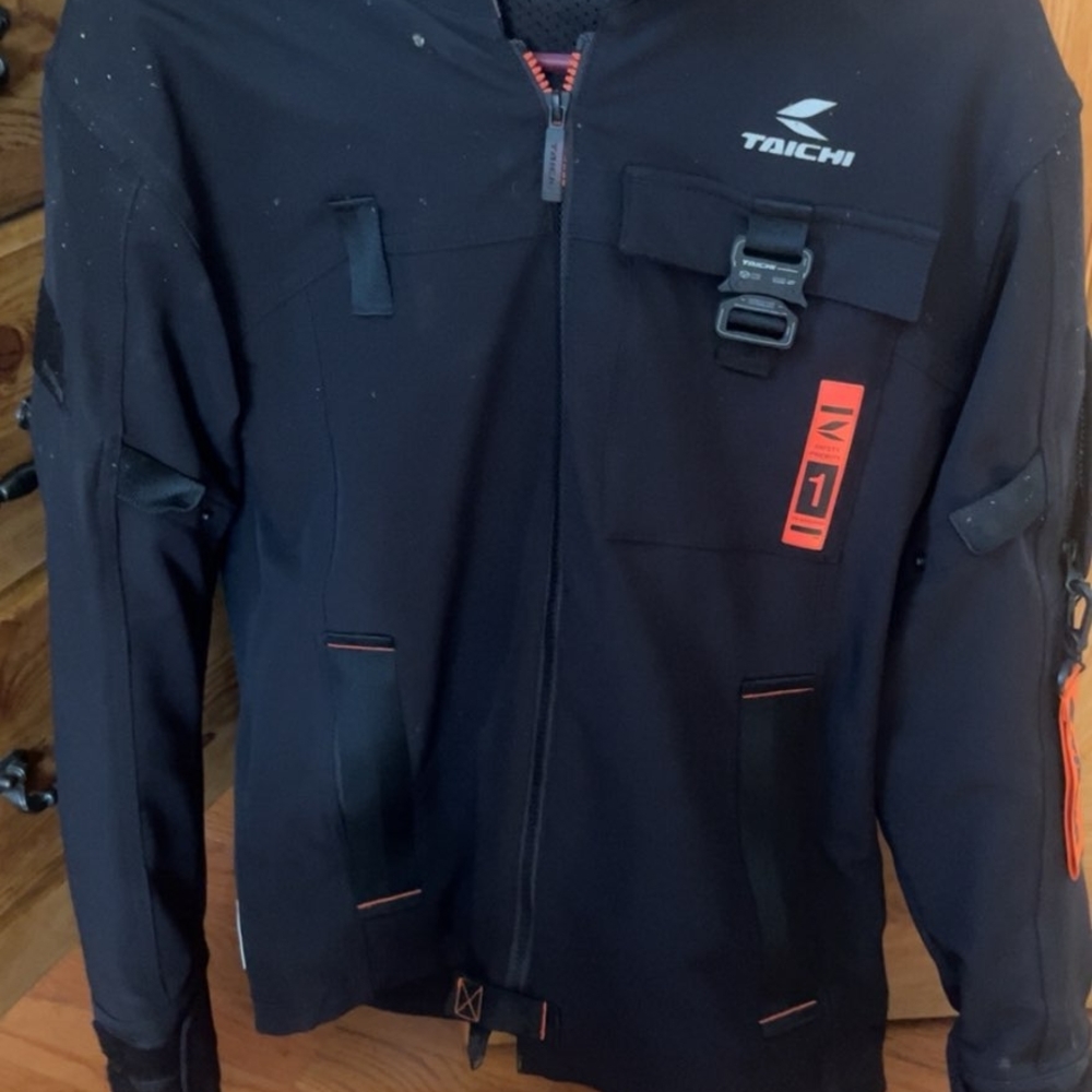 Black Taichi Jacket with Orange Details For Riding Motorcycles
